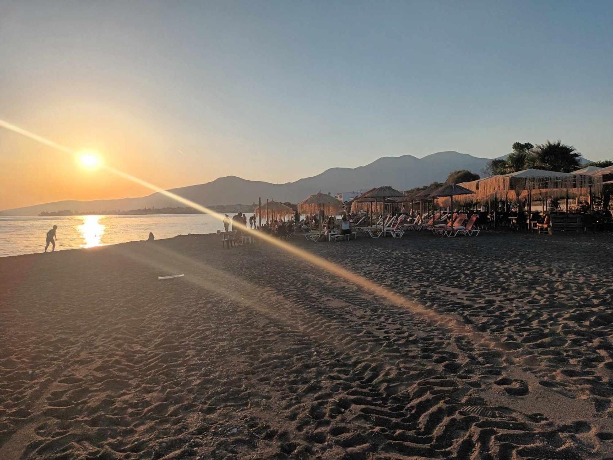 Favier Apartment Amarynthos Bagian luar foto